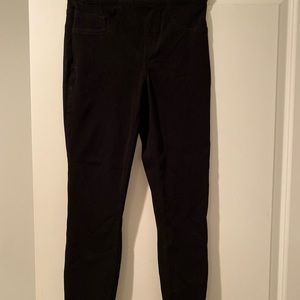 Spanx Jeanish Leggings. Black size small. NWOT